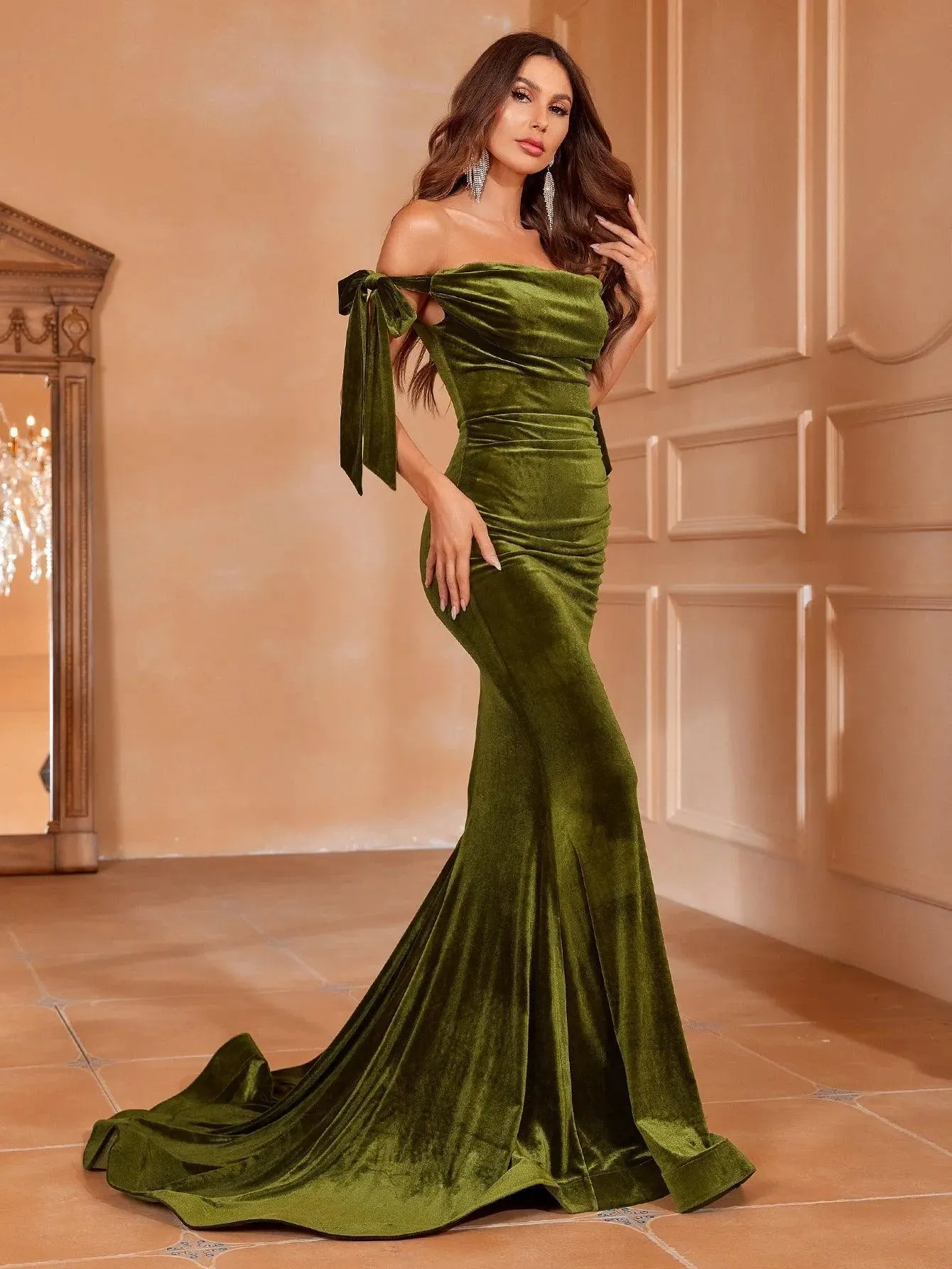 Elegant Off Shoulder Knot Side Velvet Mermaid Dress