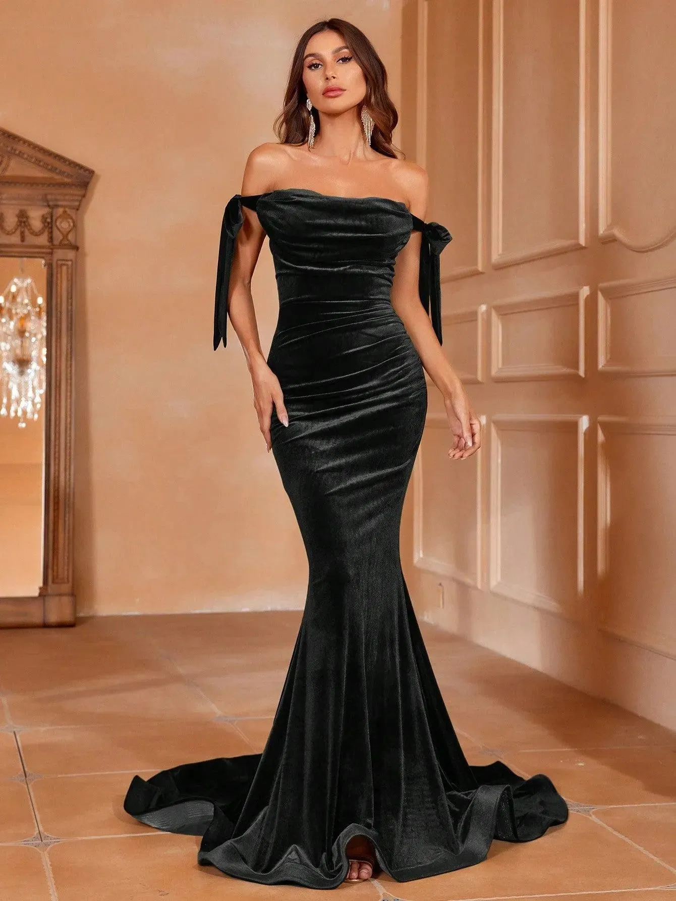 Elegant Off Shoulder Knot Side Velvet Mermaid Dress