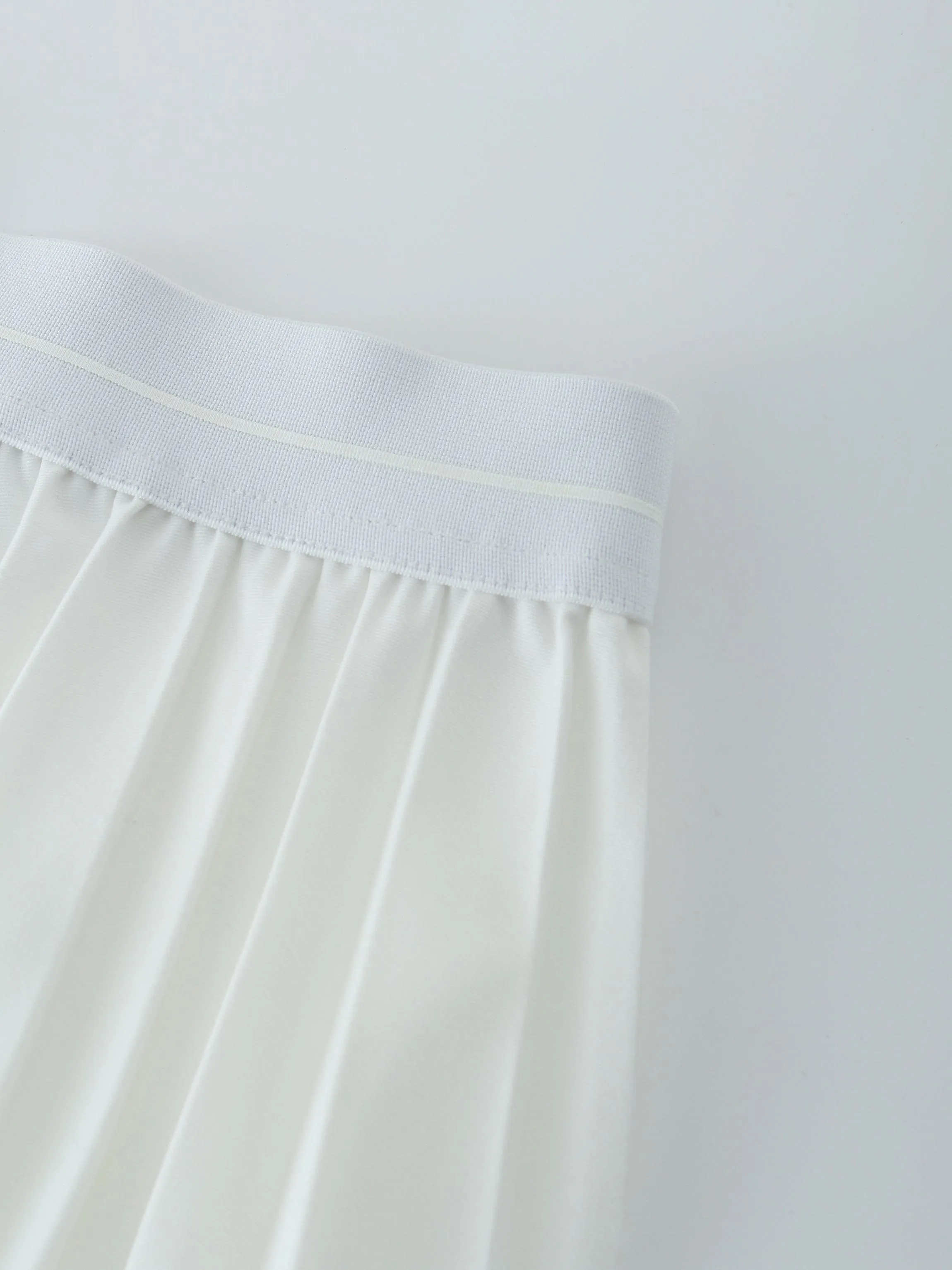 PLEATED SKIRT 24"-WHITE