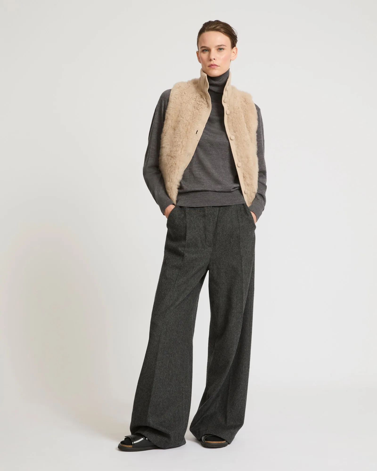 Short gilet in merino knit and lambskin