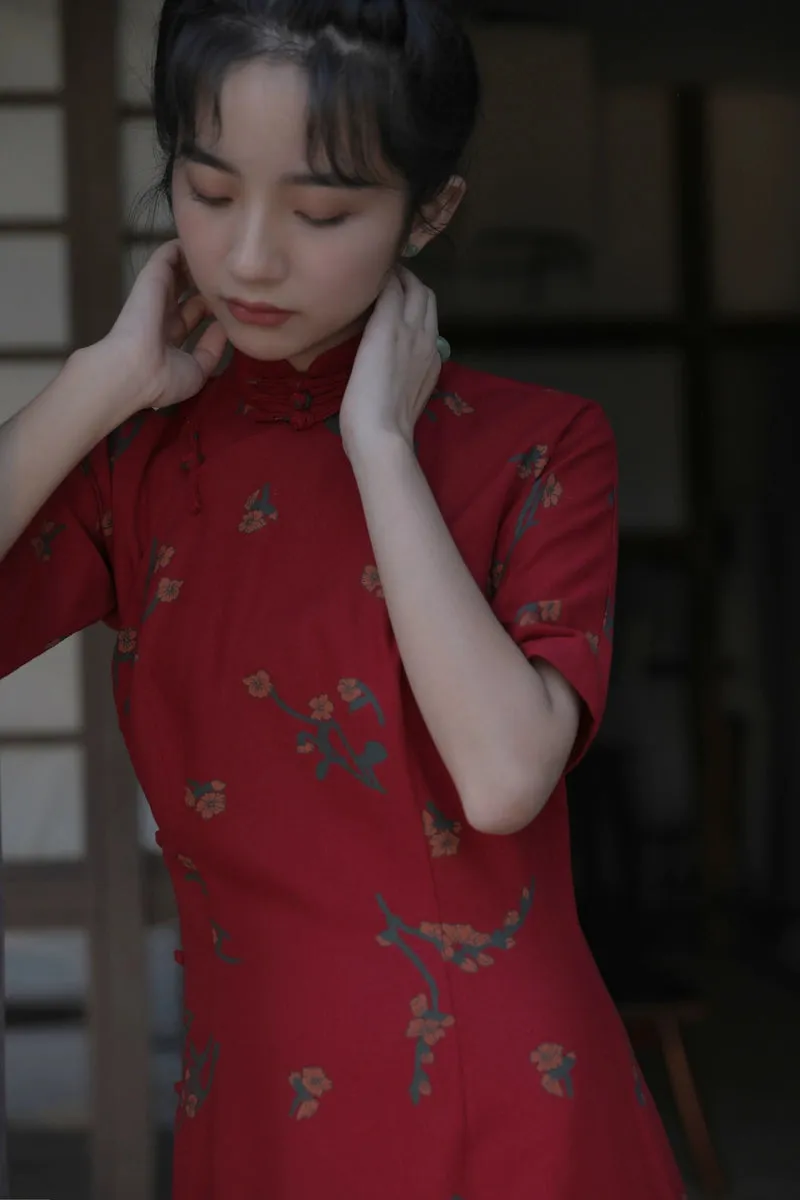 Su Mei 苏梅 Crimson Flower 1930s Half Sleeve Cotton Qipao