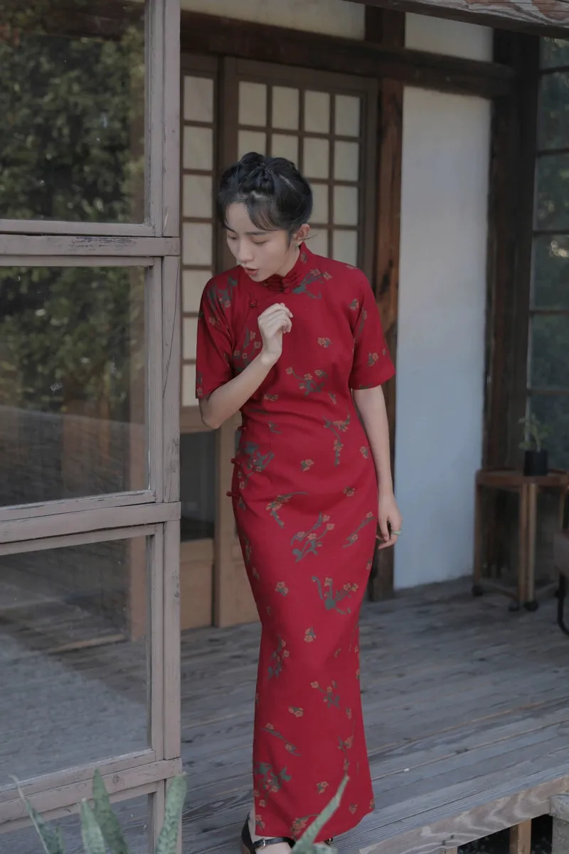 Su Mei 苏梅 Crimson Flower 1930s Half Sleeve Cotton Qipao