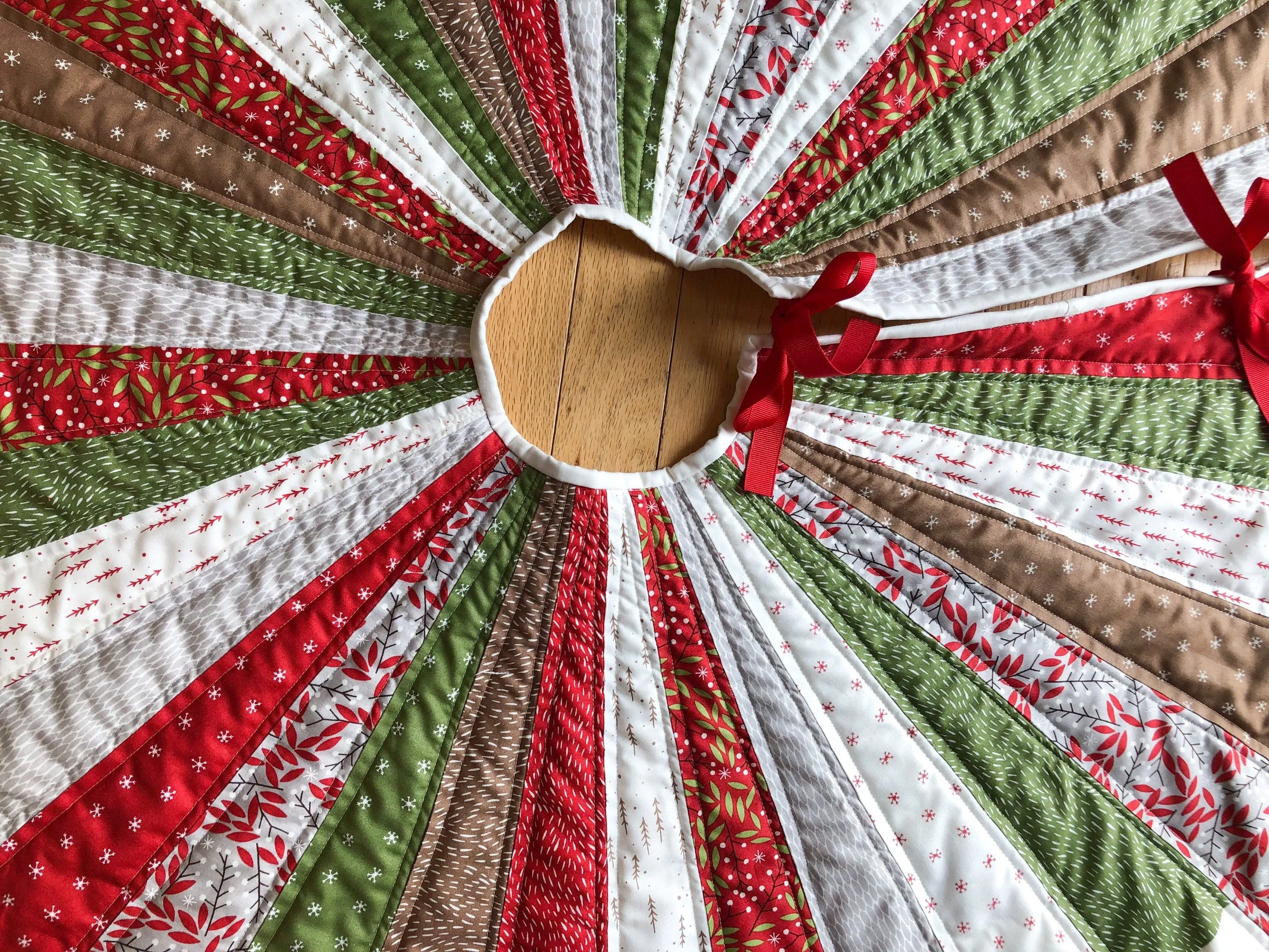 Woodland Christmas Tree Skirt Quilted, Merriment Fabric